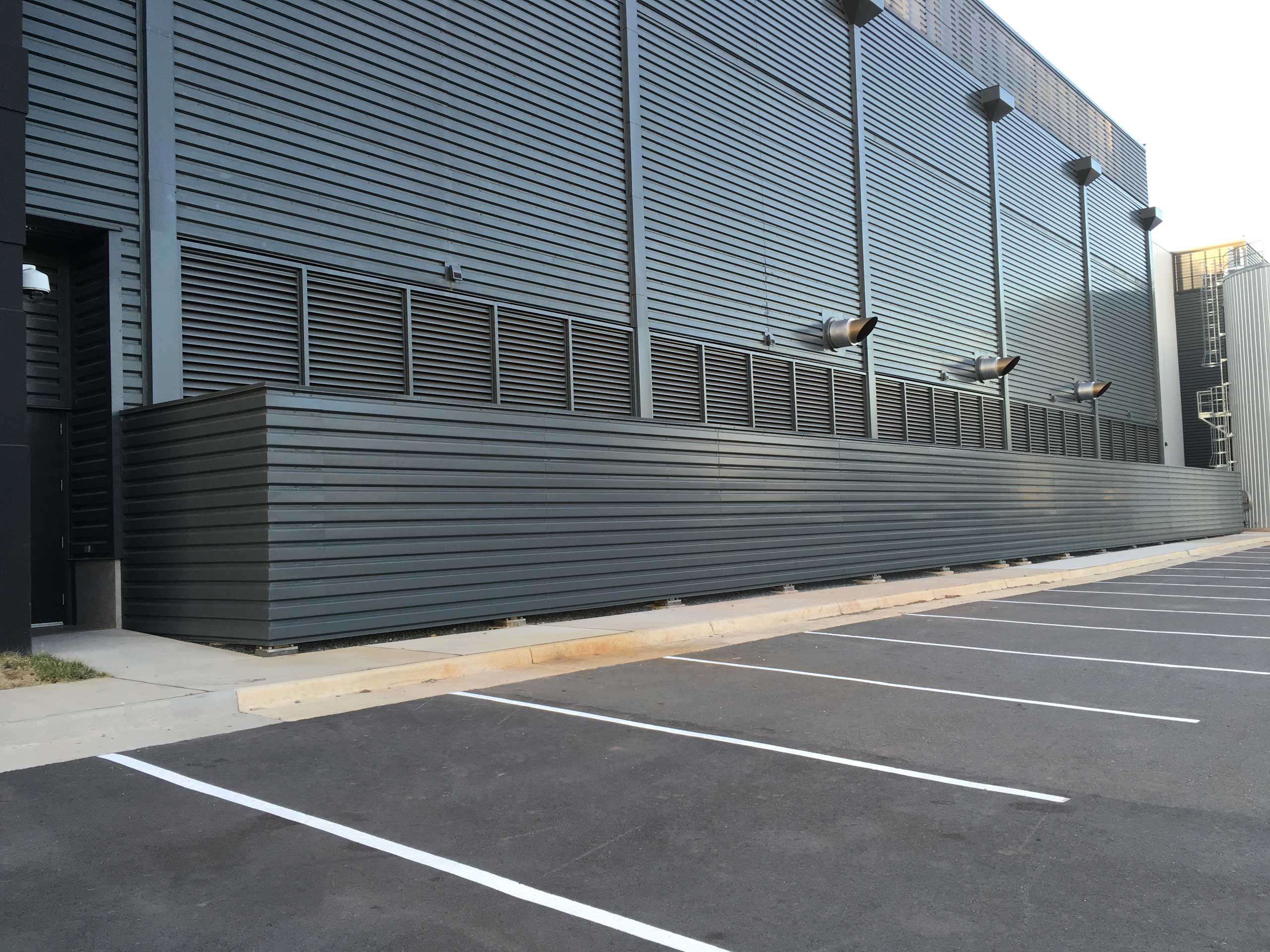 Equinix-Image-1-2560 Generator Exhaust Deflection Wall