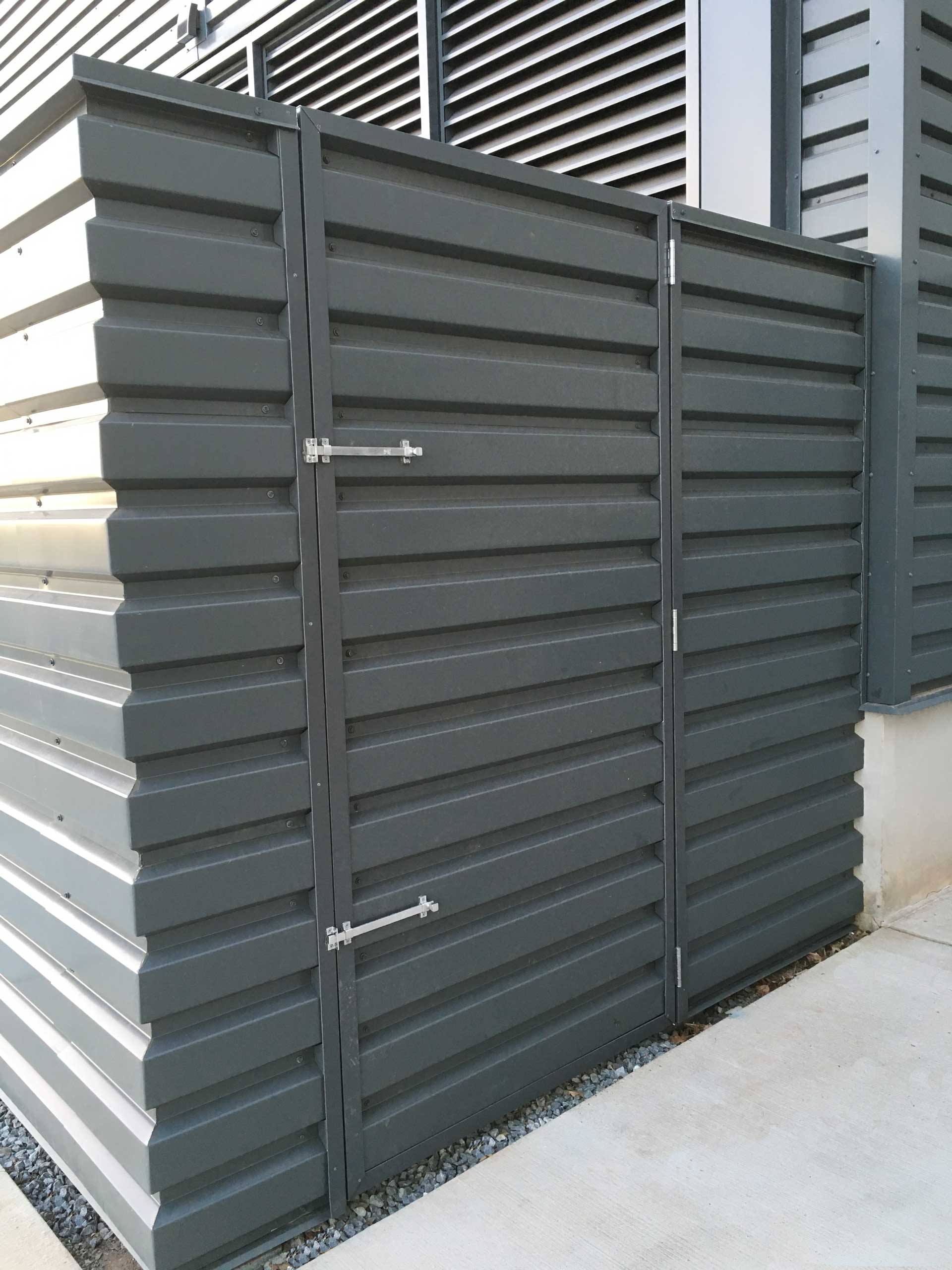Equinix-Image-5-1920 Generator Exhaust Deflection Wall