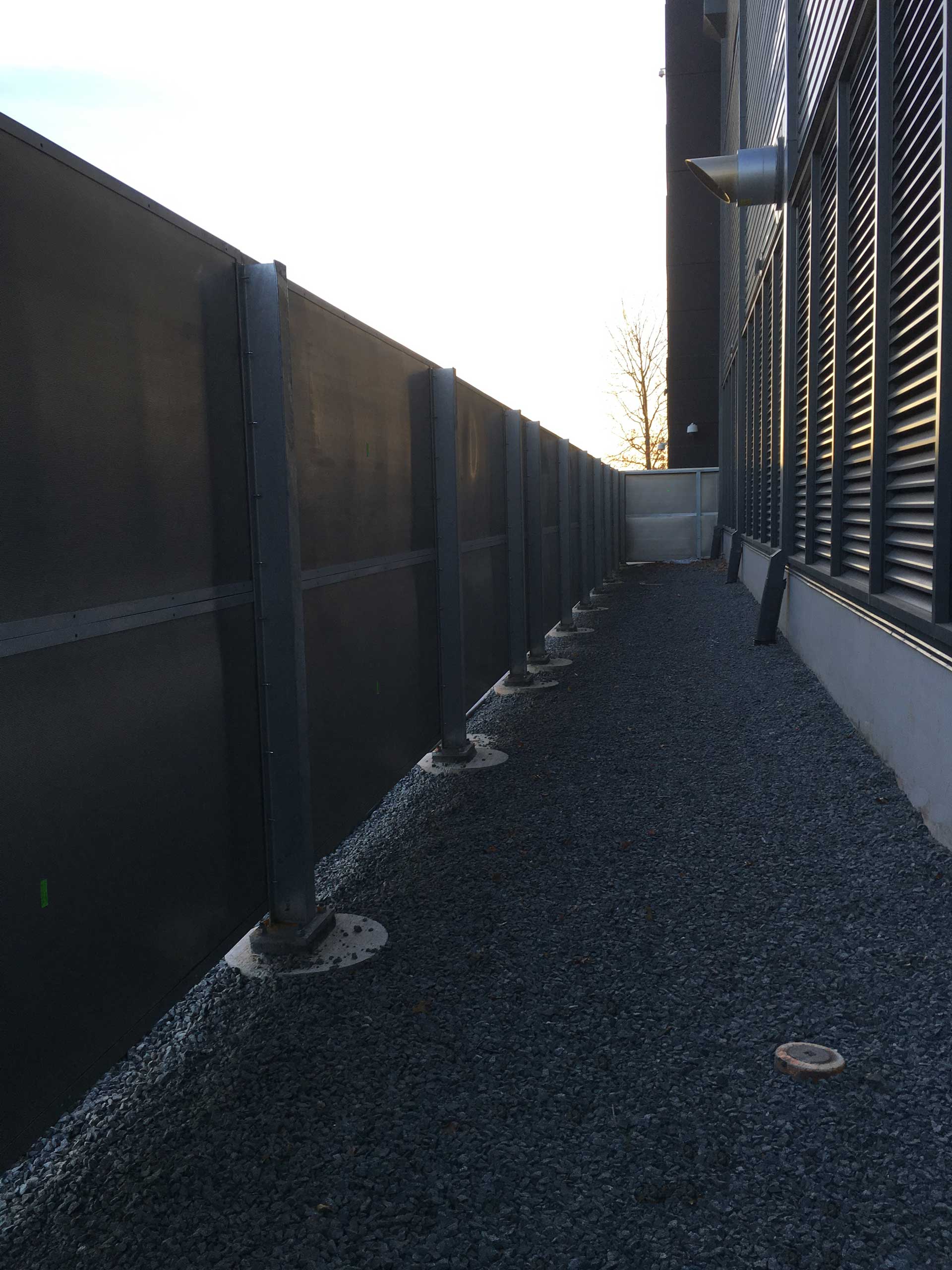 Equinix-Image-7-1920 Generator Exhaust Deflection Wall