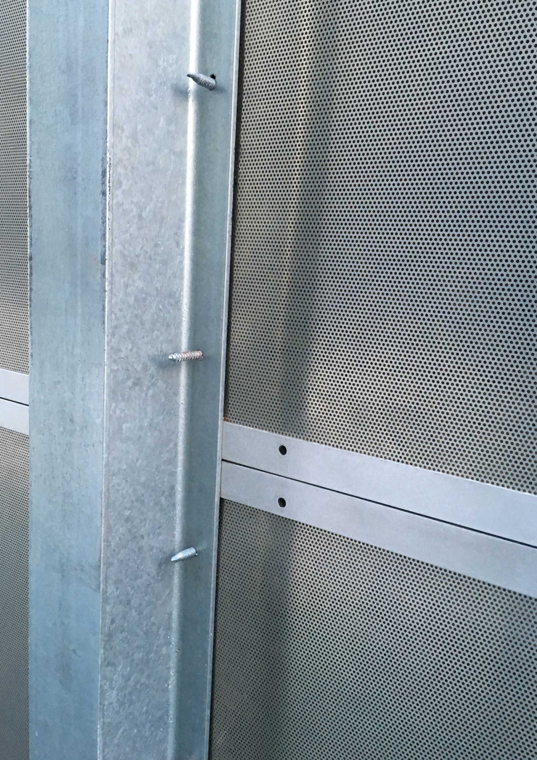 Equinix-Image-8-1920 Generator Exhaust Deflection Wall