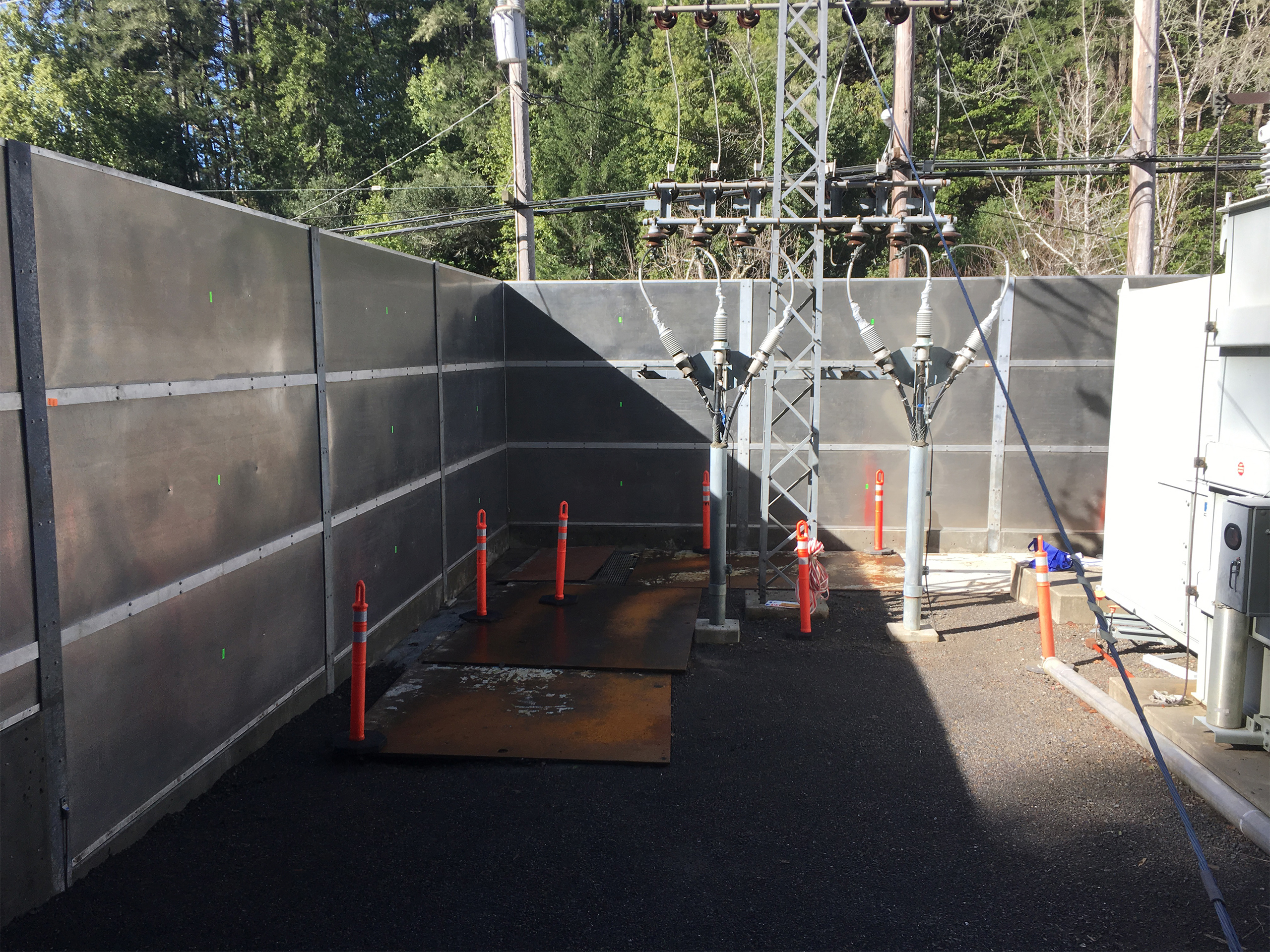 Pacific-Gas-&-Electric—12′-Sub-Station-Barrier-2560 PG&E Transformer Noise Barrier